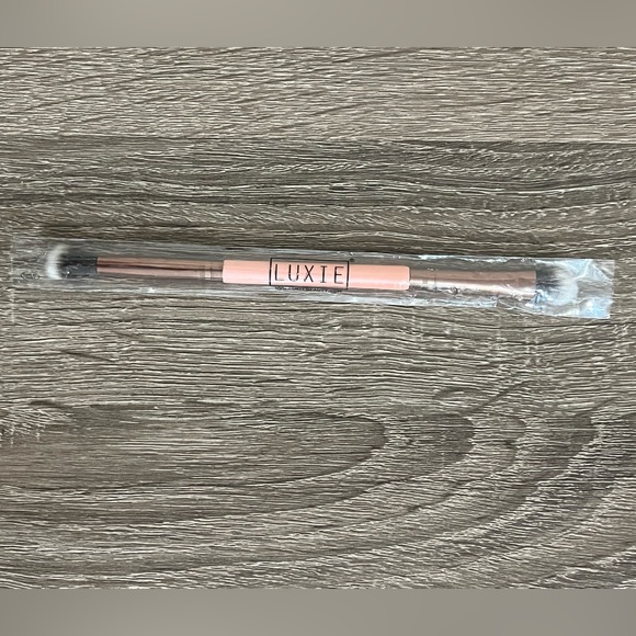 LUXIE Blending and Shading Eye Brush 249 - Picture 1 of 4